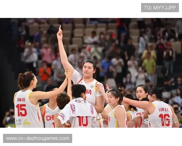 广东女篮主场观众热情助威，歌声掌声汇成海洋庆祝胜利